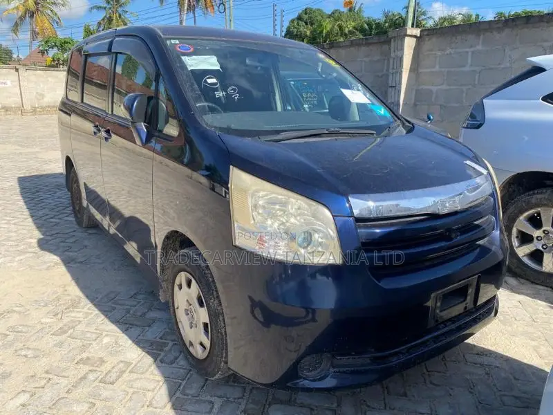 Toyota Noah 2007 Blue
