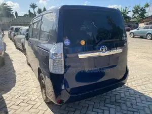 Toyota Noah 2007 Blue