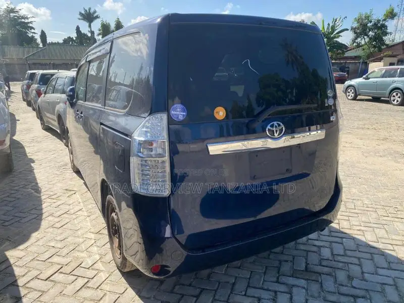Toyota Noah 2007 Blue