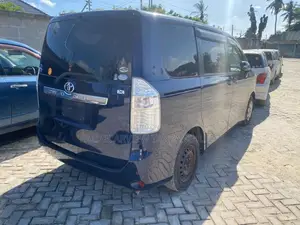Toyota Noah 2007 Blue