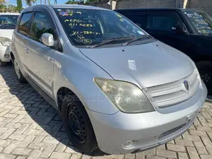 Toyota IST 2005 Silver