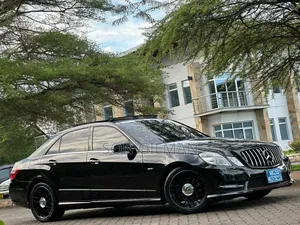 Mercedes-Benz E200 2012 Black
