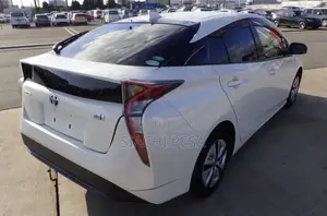 Toyota Prius 2017 White