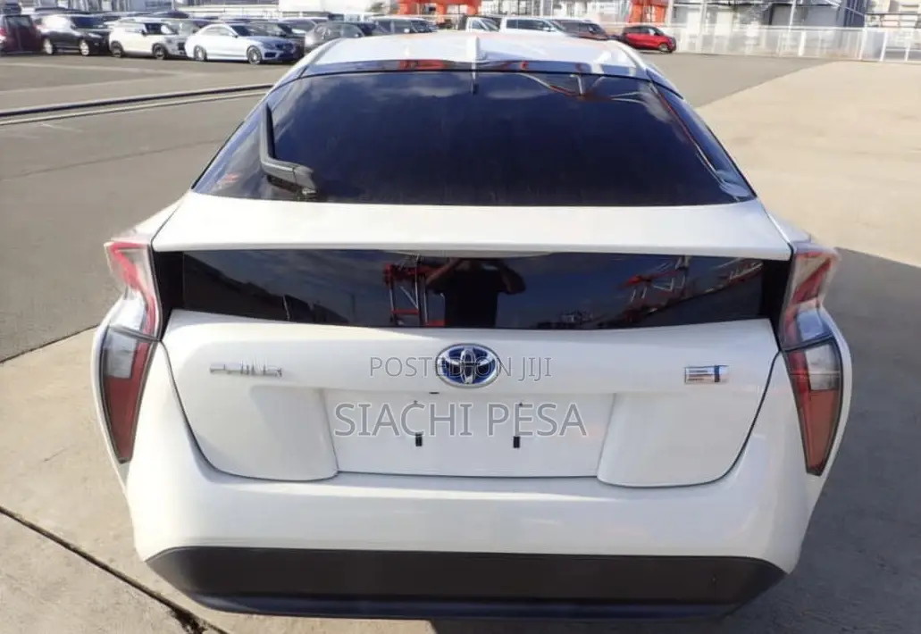 Toyota Prius 2017 White