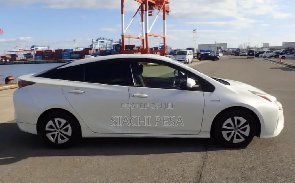Toyota Prius 2017 White