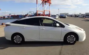 Toyota Prius 2017 White