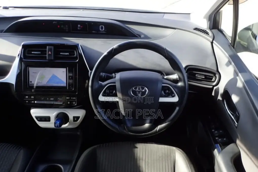 Toyota Prius 2017 White
