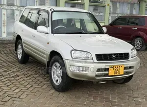 Toyota RAV4 1999 White