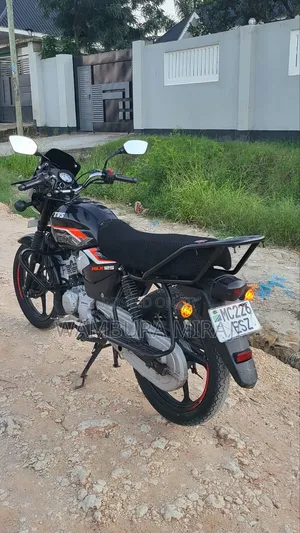 New TVS HLX 125 2025 Black