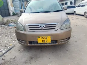 Toyota Crown 2006 Gold