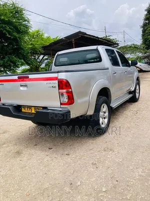 Toyota Hilux 2012 Silver