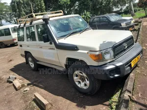 Toyota Land Cruiser 2014 Off white