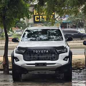 New Toyota Hilux 2025 White