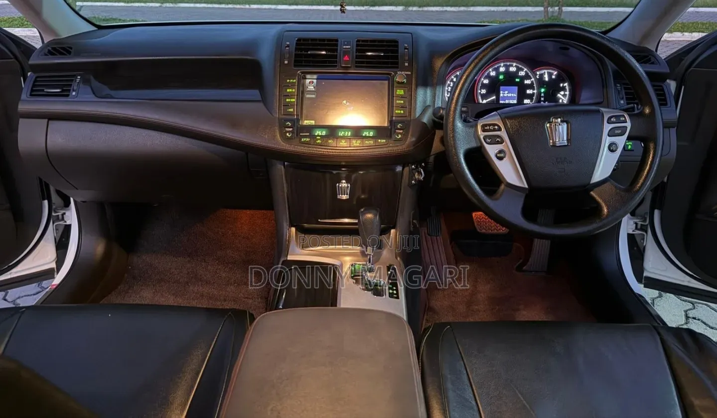 Toyota Crown 2011 White