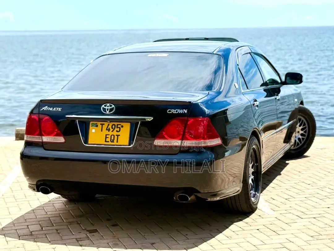 Toyota Crown 2004 Black