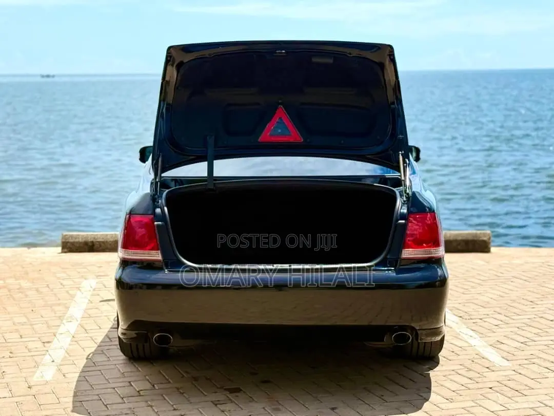 Toyota Crown 2004 Black