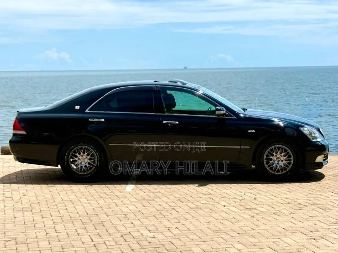 Toyota Crown 2004 Black