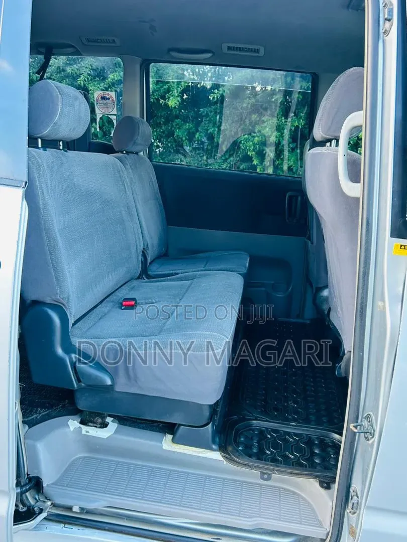 Toyota Noah 2005 Silver
