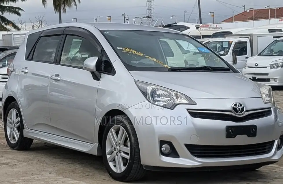 Toyota Ractis 2012 Silver