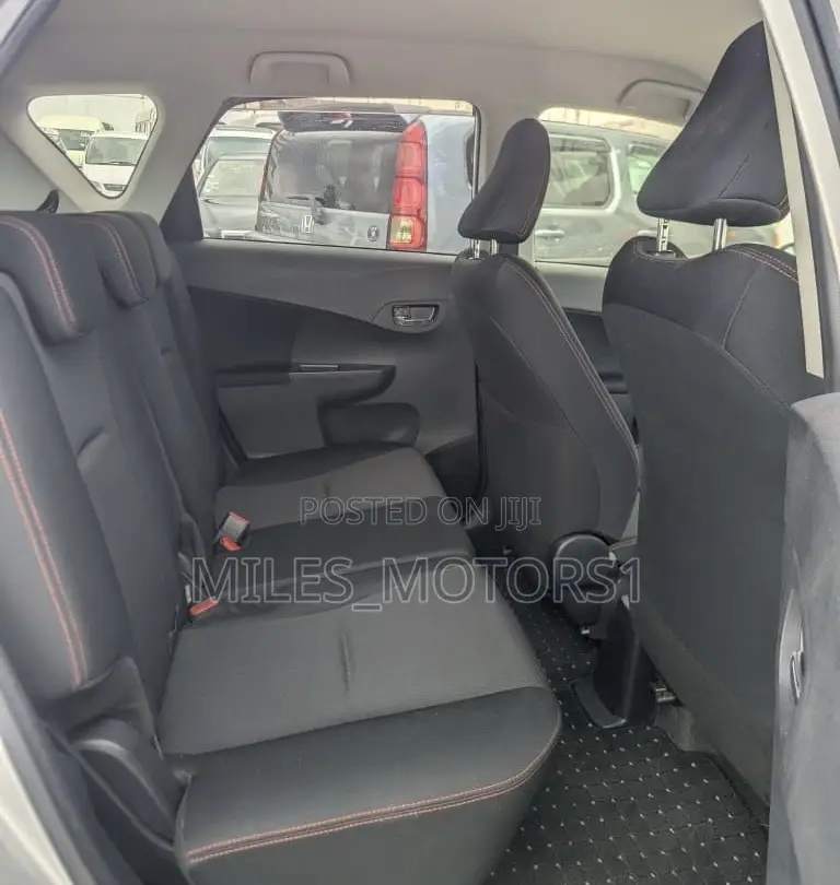 Toyota Ractis 2012 Silver