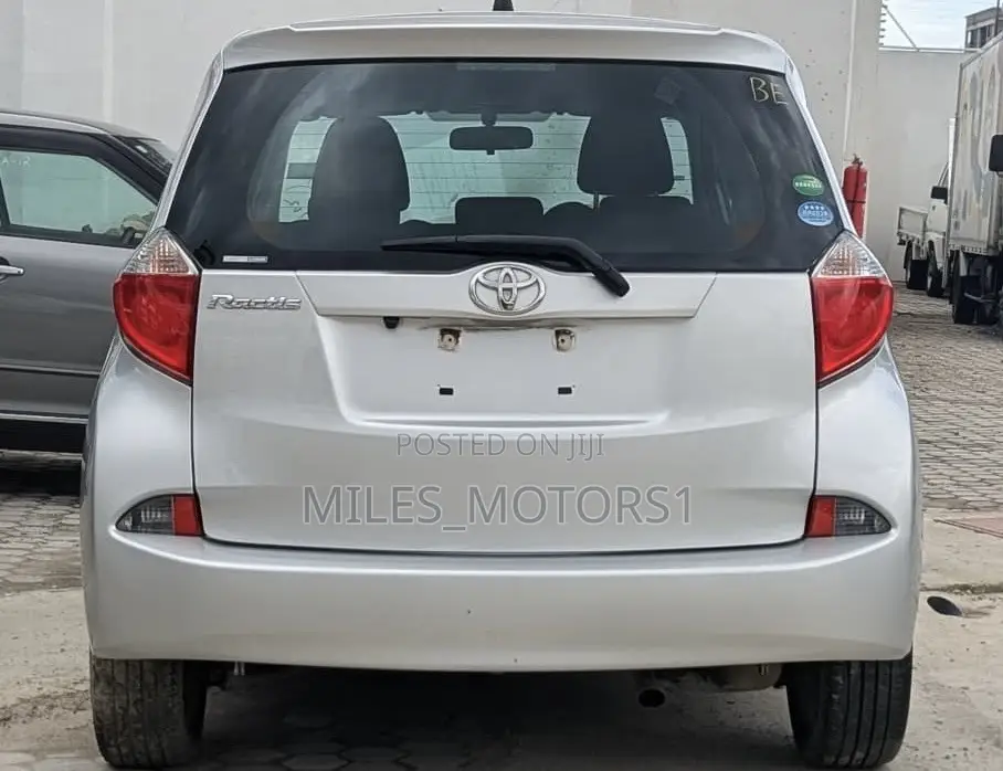 Toyota Ractis 2012 Silver