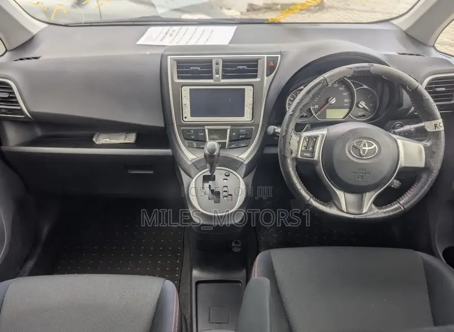 Toyota Ractis 2012 Silver