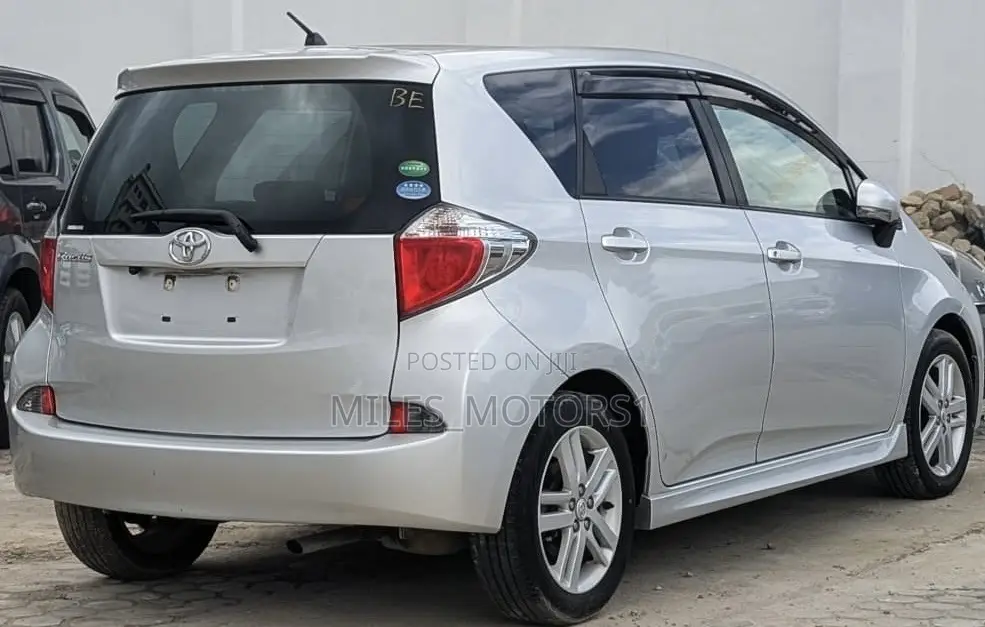Toyota Ractis 2012 Silver