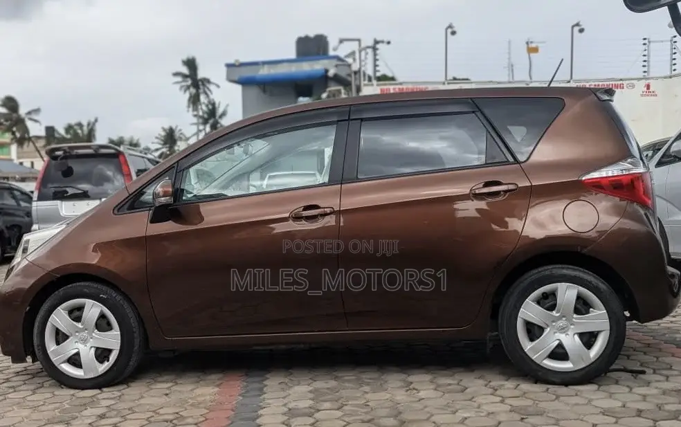Toyota Ractis 2012 Brown