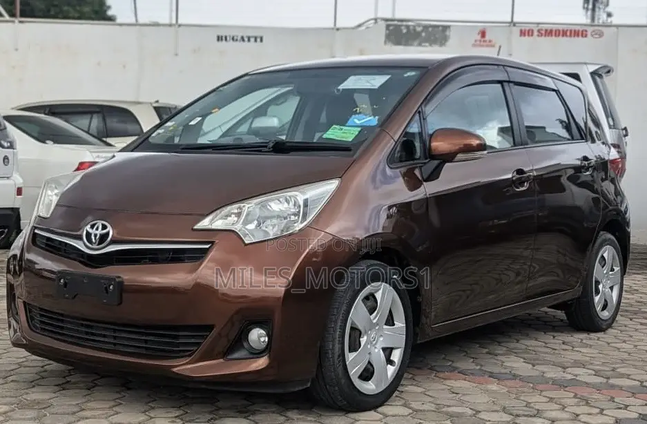 Toyota Ractis 2012 Brown