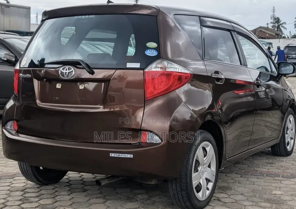 Toyota Ractis 2012 Brown