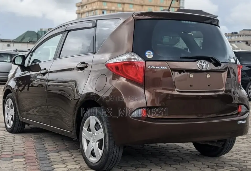 Toyota Ractis 2012 Brown