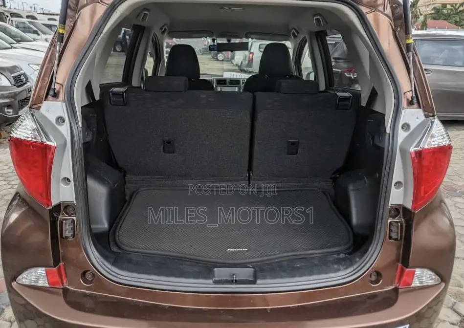 Toyota Ractis 2012 Brown