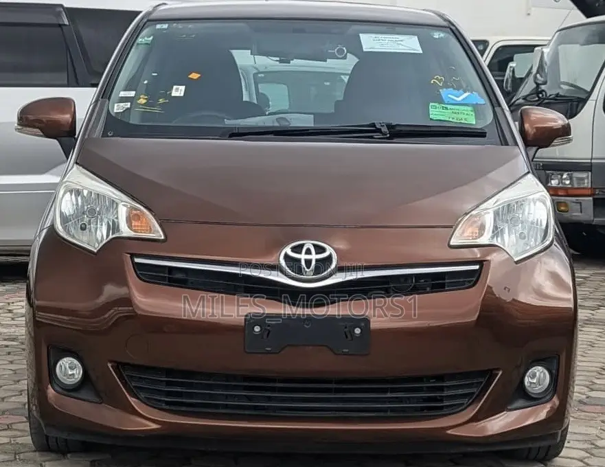 Toyota Ractis 2012 Brown