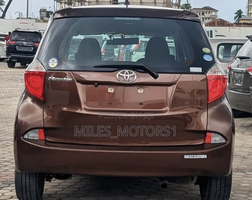 Toyota Ractis 2012 Brown