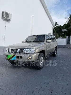 Nissan Patrol 2011 Gold
