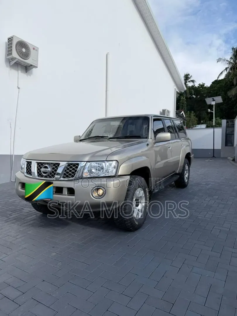 Nissan Patrol 2011 Gold