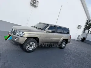 Nissan Patrol 2011 Gold