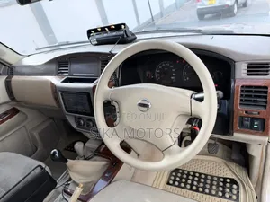 Nissan Patrol 2011 Gold