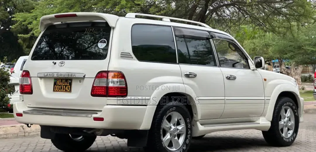 Toyota Land Cruiser 1999 White