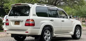 Toyota Land Cruiser 1999 White