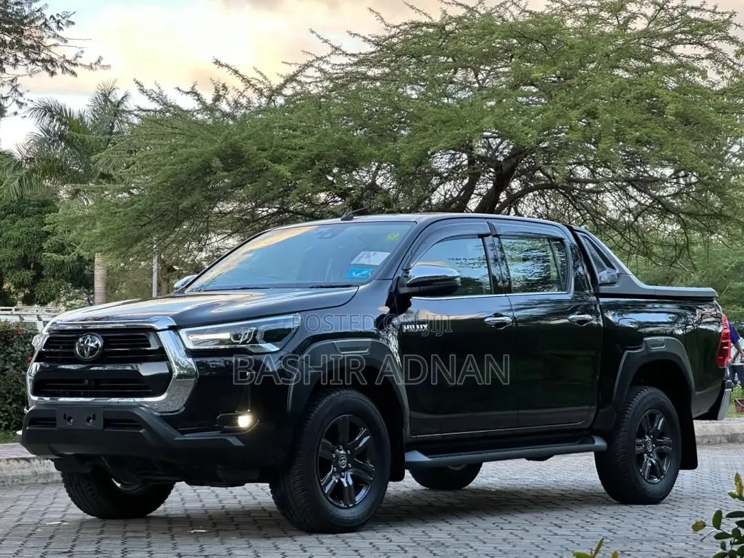 Toyota Hilux 2024 Black