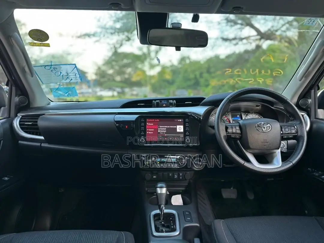 Toyota Hilux 2024 Black