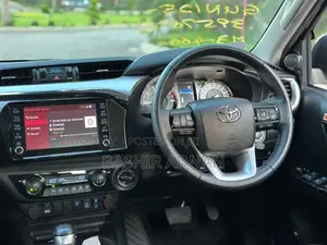 Toyota Hilux 2024 Black
