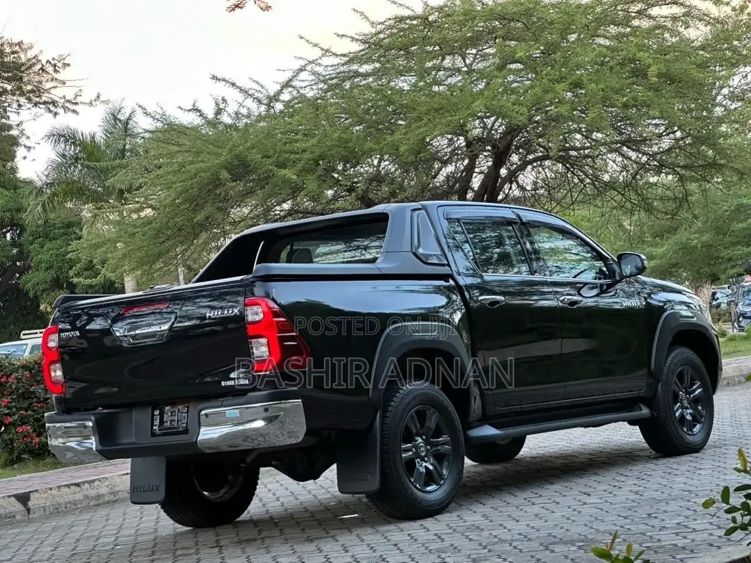 Toyota Hilux 2024 Black