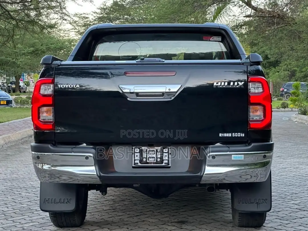 Toyota Hilux 2024 Black