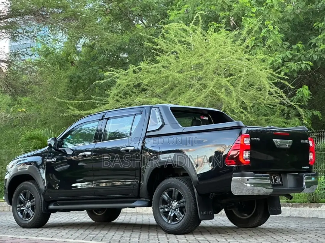 Toyota Hilux 2024 Black