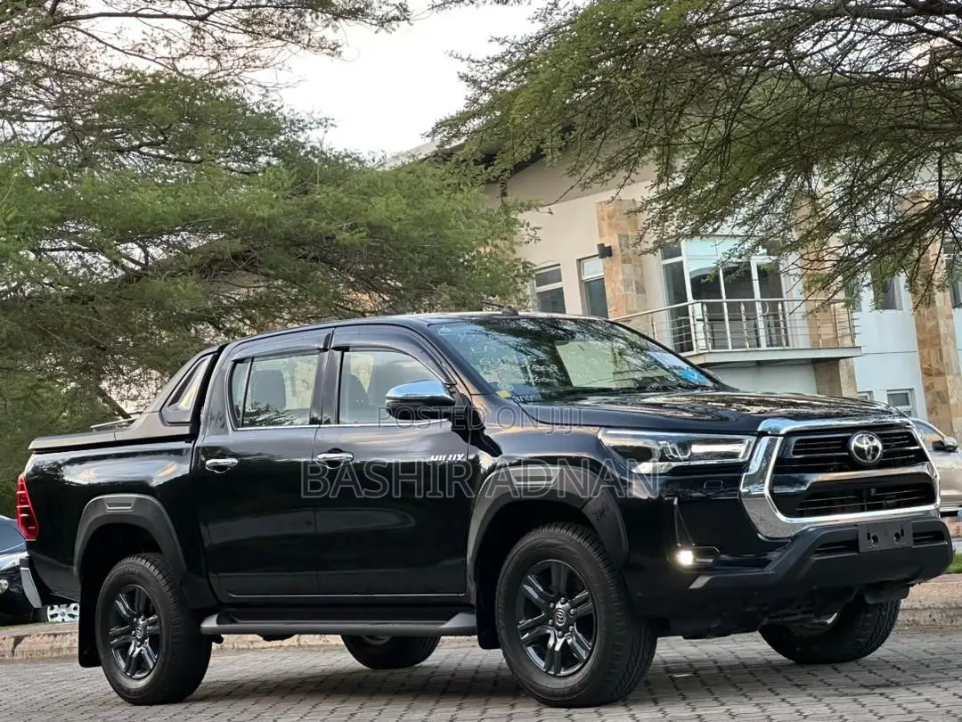 Toyota Hilux 2024 Black