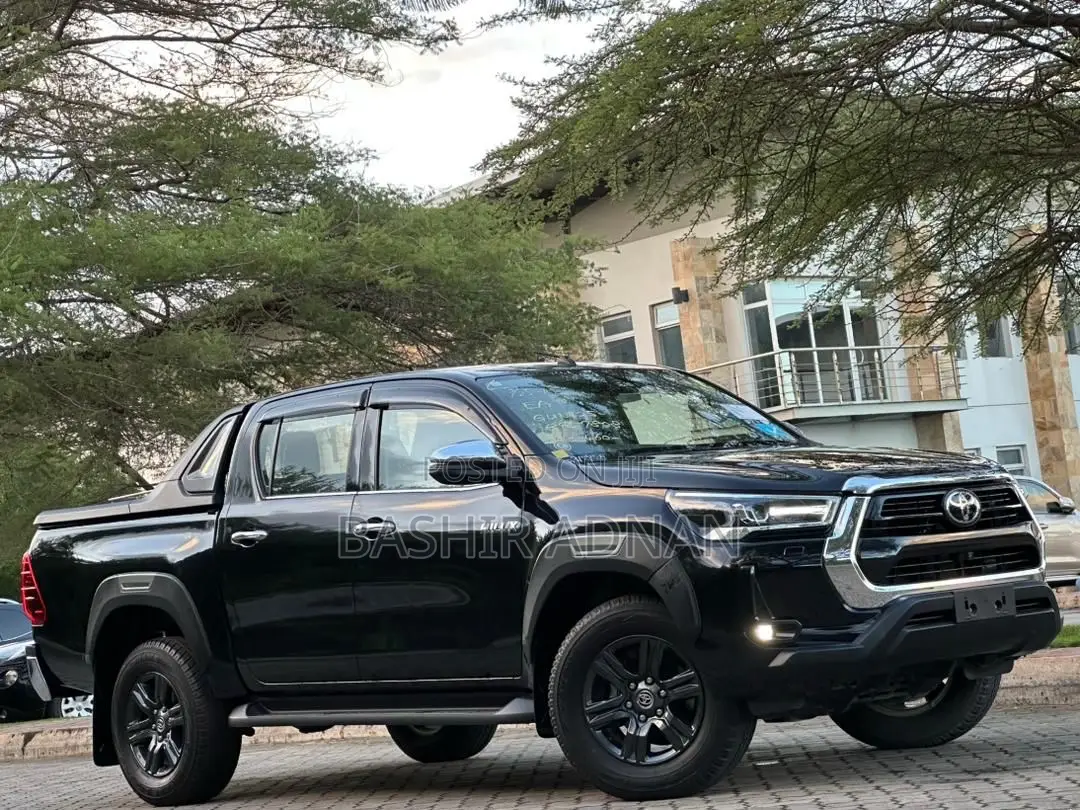 Toyota Hilux 2024 Black