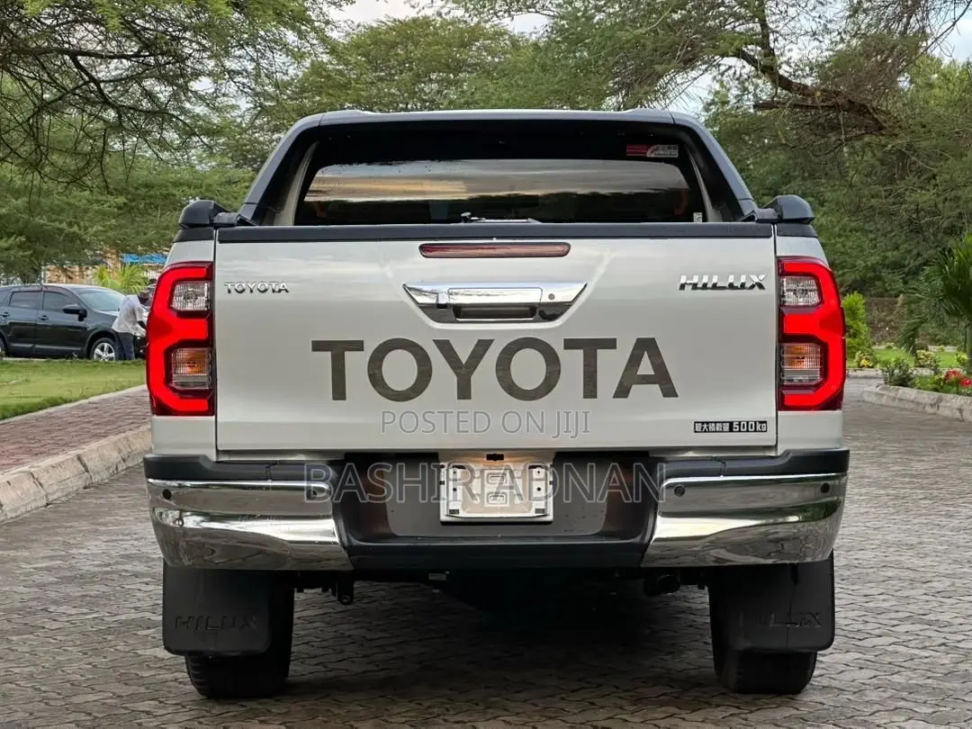 Toyota Hilux 2024 Off white