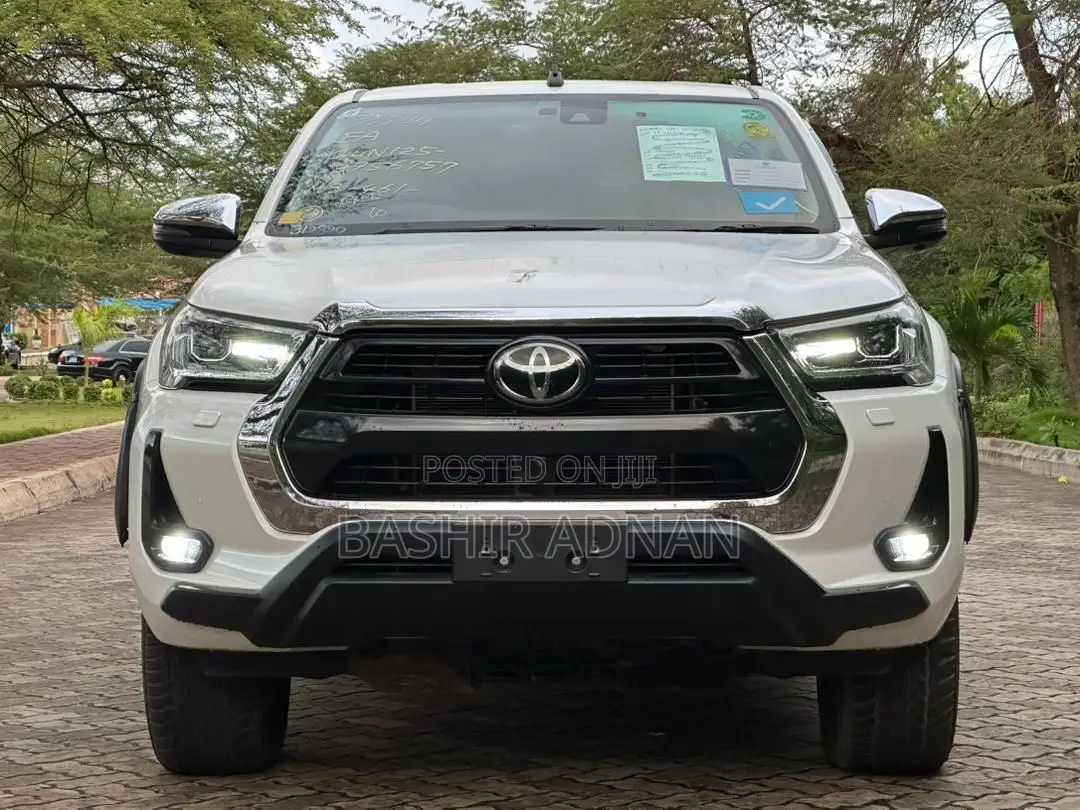 Toyota Hilux 2024 Off white